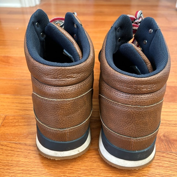 Tommy Hilfiger Men’s Leather Ankle Boot with Sneaker Sole - Picture 3 of 6